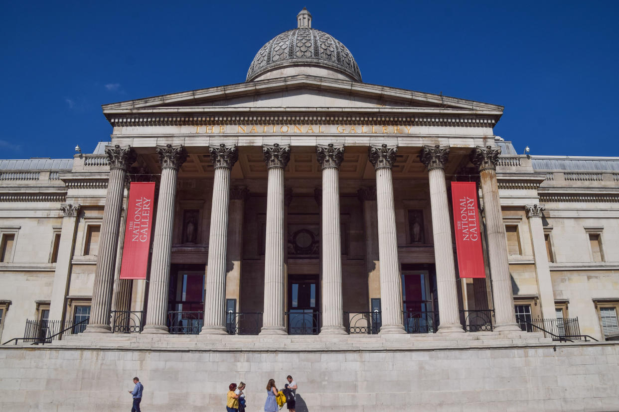 Ein Gemälde in der National Gallery in London hat die Frage aufgeworfen, ob es Zeitreisen wirklich gibt, 