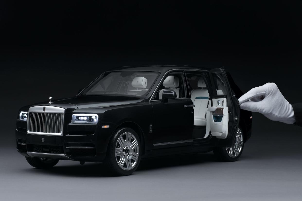 Rolls-Royce Cullinan 1:8- scale replica.