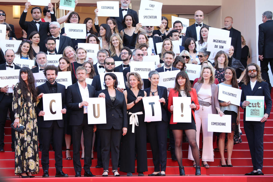 Les signataires du manifeste « CUT ! », ici sur les marches du Festival de Cannes, lundi 22 mai.