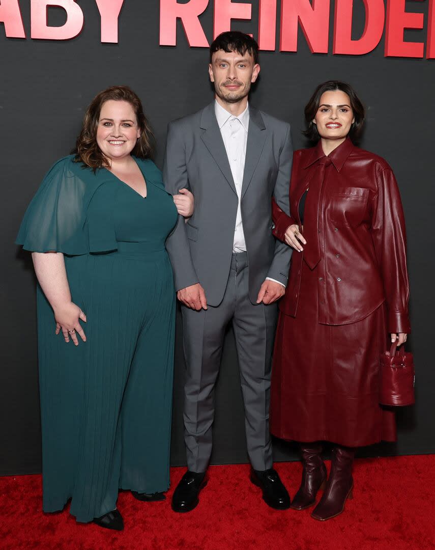 Jessica Gunning, Richard Gadd y Nava Mau, protagonistas de la serie éxito de Netflix