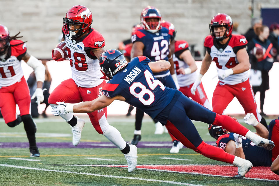 Montreal Alouettes fullback Etienne Moisan (84) tries to tackle Calgary Stampeders defensive back Brandon Smith (28). (Photo by David Kirouac/Icon Sportswire via Getty Images)