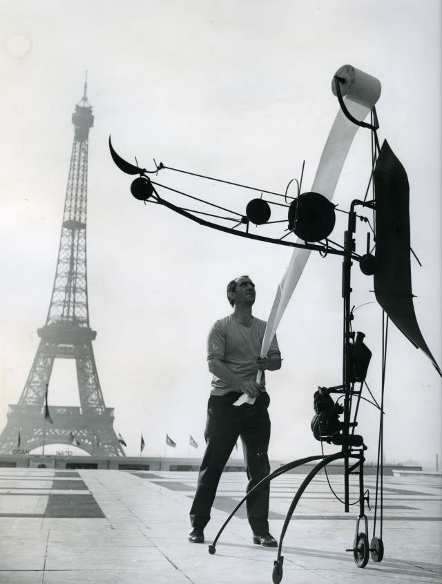 Jean Tinguely with 'Méta-Matic No. 17' in front of the Eiffel Tower, 1959