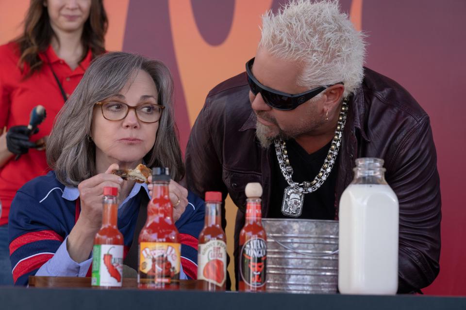 Betty (Sally Field) enters herself into a hot wing contest hosted by Guy Fieri (as himself) in "80 for Brady."