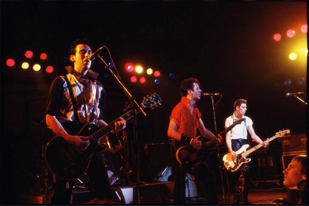 The Clash, la banda liderada por Joe Strummer, en una de sus poderosas presentaciones en vivo