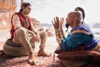 In "Aladdin" (2019) ließ es Kultregisseur Guy Ritchie ("Sherlock Holmes") so richtig krachen: Mit Newcomer Mena Massoud (links) als Titelheld und Will Smith als Dschinni zauberte er ein kunterbuntes Orient-Abenteuer auf die Leinwand - Musicaleinlagen inklusive. (Bild: Disney)