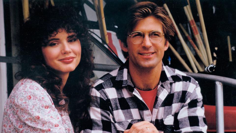 publicity still from beetlejuice geena davis and alec baldwin