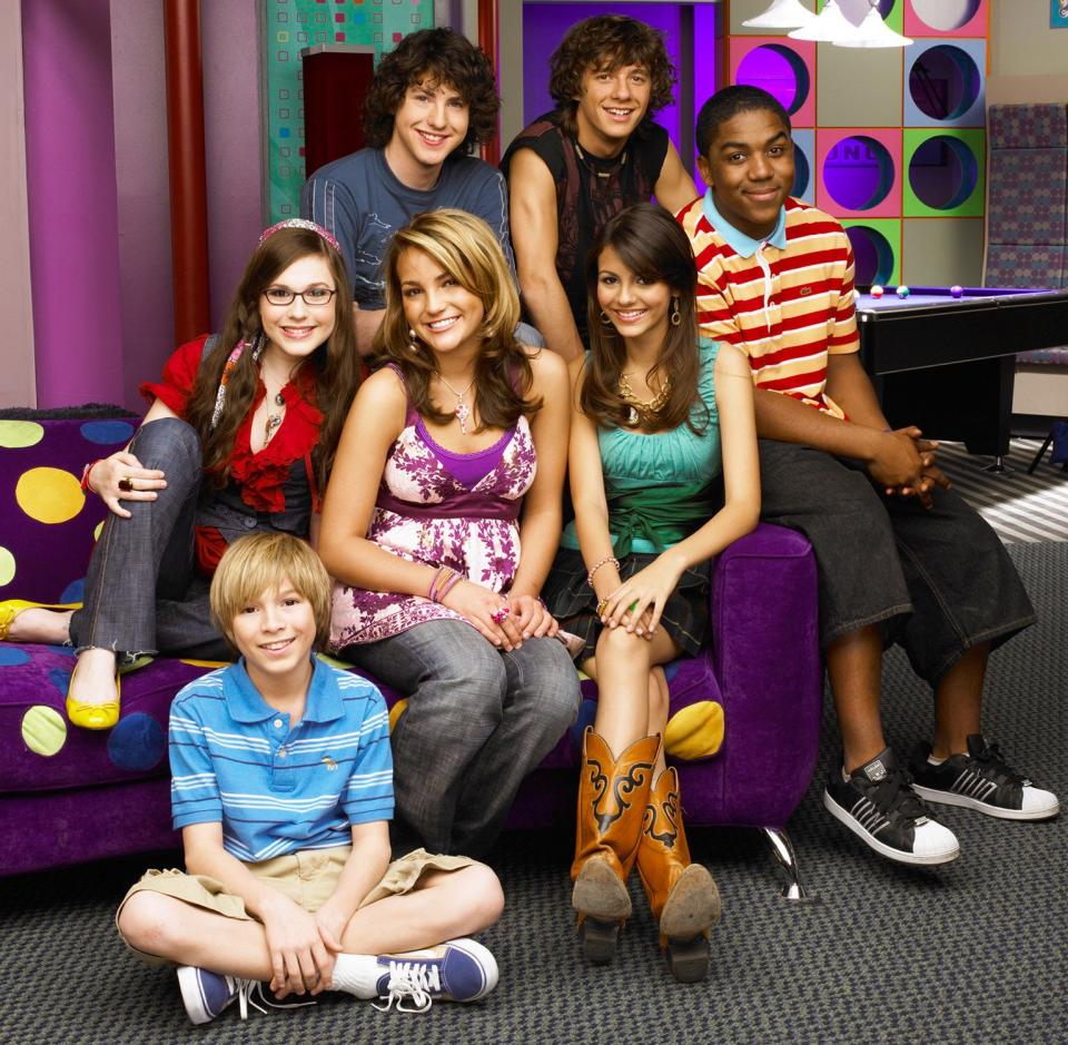 ZOEY 101, (top row, from left): Sean Flynn, Matthew Underwood, Christopher Massey, (middle): Erin Sanders, Jamie Lynn Spears, Victoria Justice, (bottom): Paul Butcher, 2005-08.