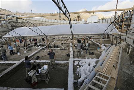 People work in a new dig on the fringes of the archaeological site known as the City of David, situated just outside the Old City in East Jerusalem January 23, 2014. REUTERS/Ammar Awad