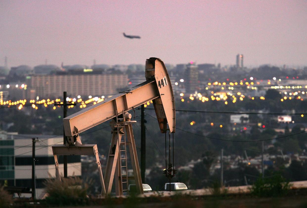 Active oil wells can often be found next door to homes, office buildings and even schools. <a href="https://www.gettyimages.com/detail/news-photo/jet-lands-at-los-angeles-international-airport-as-oil-rigs-news-photo/80864709" rel="nofollow noopener" target="_blank" data-ylk="slk:David McNew/Getty Images;elm:context_link;itc:0;sec:content-canvas" class="link ">David McNew/Getty Images</a>