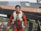 Der Pilot Poe Dameron wird von Oscar Isaac verkörpert. Seinen Namen verdankt der tollkühne X-Wing-Pilot sowohl dem ehemaligen persönlichen Assistenten von J.J. Abrams, Morgan Dameron, als auch dem Panda-Teddybär Poe von dessen Tochter. (Bild: 2015 Lucasfilm Ltd. & TM / Disney)