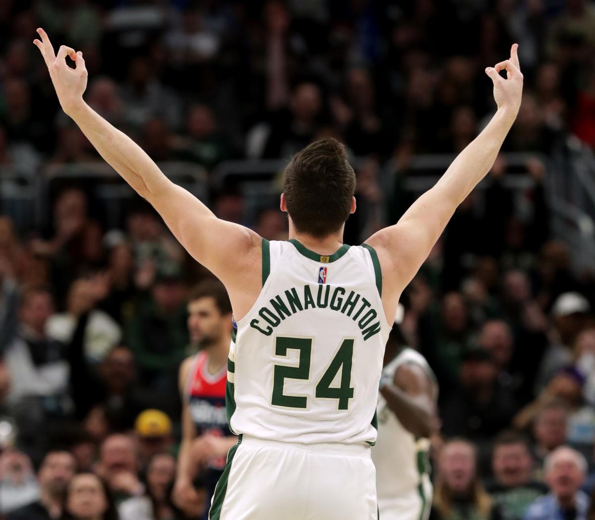 Pat Connaughton signs contract extension with the Milwaukee Bucks