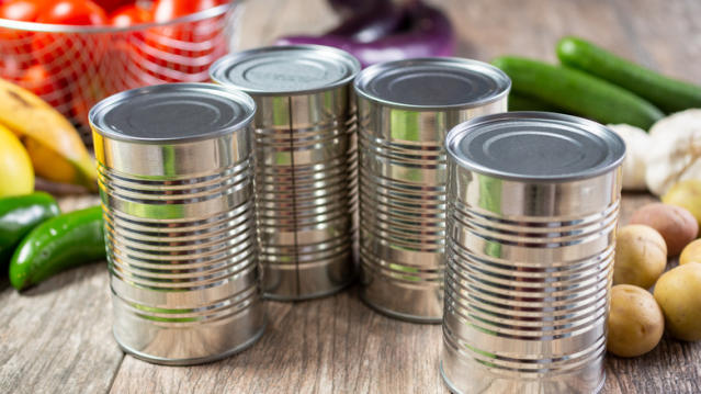 The Difference Between Aluminum & Tin Can