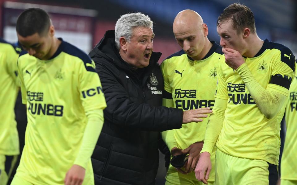 Newcastle United manager Steve Bruce after the match with his players - REUTERS