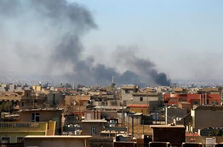 Smoke rises over Mosul, Iraq during a battle with Islamic State militants December 6, 2016. REUTERS/Ahmed Jadallah