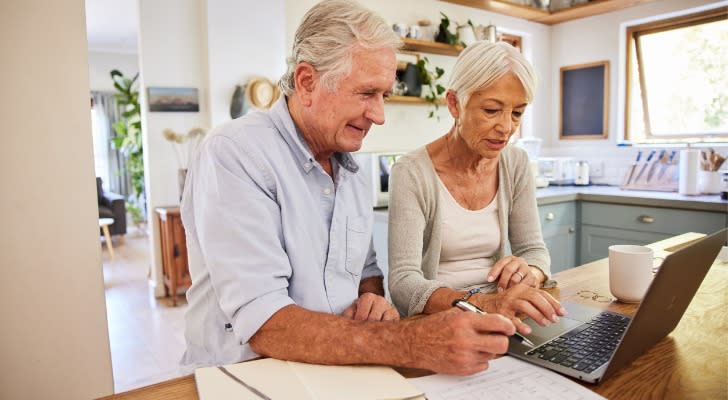 A couple going over the rule of thumb for retirement savings