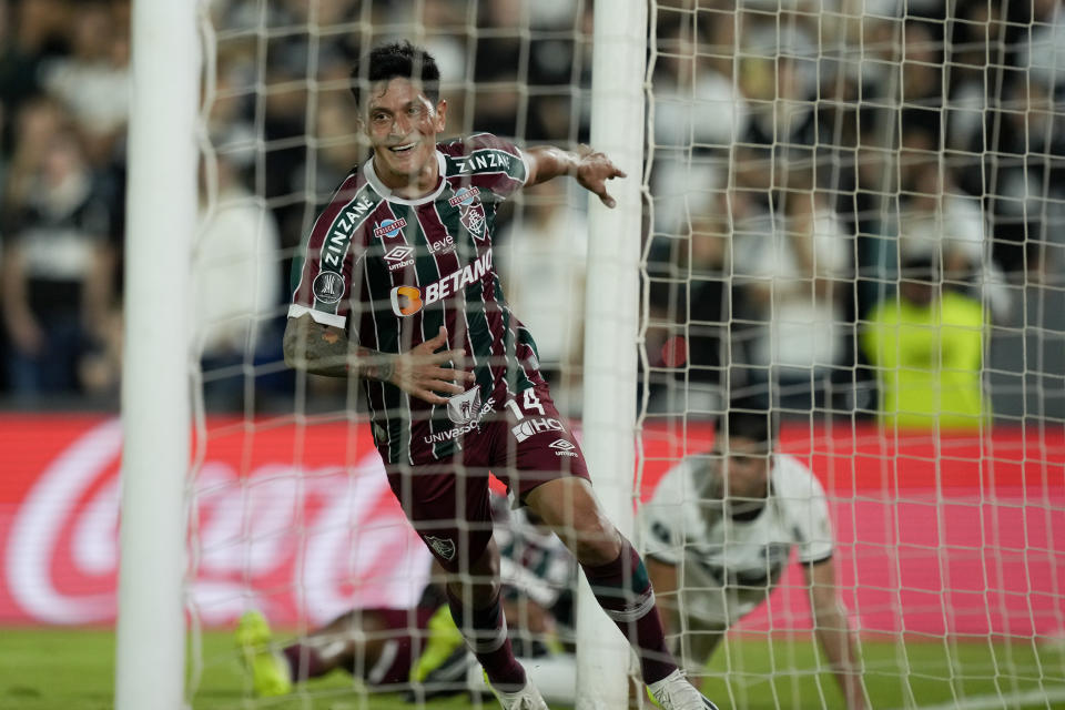 German Cano of Brazil's Fluminense celebrates scoring his side's second goal against Paraguay's Olimpia during a Copa Libertadores quarterfinal second leg soccer match at Defensores del Chaco stadium in Asuncion, Paraguay, Thursday, Aug. 31, 2023. (AP Photo/Jorge Saenz)