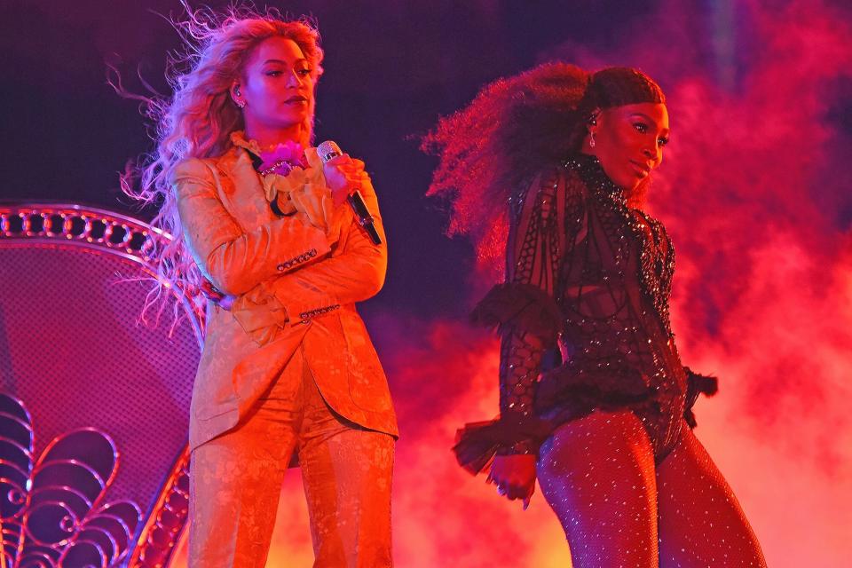 EAST RUTHERFORD, NJ - OCTOBER 07: Entertainer Beyonce and tennis player Serena Williams perform on stage during closing night of "The Formation World Tour" at MetLife Stadium on October 7, 2016 in East Rutherford, New Jersey. (Photo by Larry Busacca/PW/WireImage)