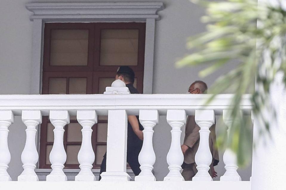  Datuk Seri Najib Razak arrives at the Kuala Lumpur High Court October 3, 2022. — Picture by Yusof Mat Isa