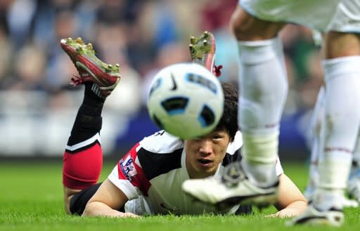 Manchester United's South Korean midfielder Park Ji-Sung watches the ball during their English Premier League match vs West Ham United at the Boleyn Ground, Upton Park in east London, on April 2. Sir Alex Ferguson faces a striking dilemma as Man United seek to turn the screw in the league title race against Fulham on Saturday without the banned Wayne Rooney