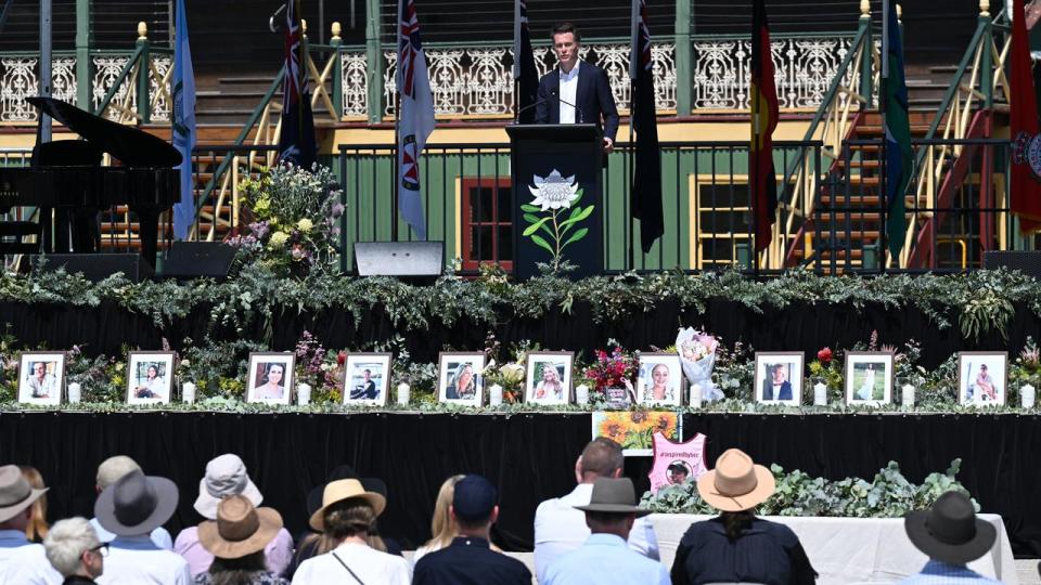 Chris Minns at a public memorial for the bus crash victims 
