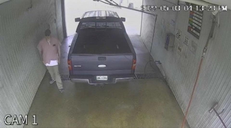 Casey White is spotted on surveillance footage at a car wash in Indiana (US Marshals Service)