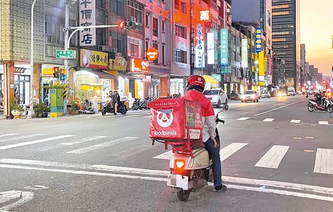 「雲端廚房」是以外送業務為主的餐廳概念，讓業者可以從現有的廚房直接運作，並透過Uber Eats、Foodpanda等外送平台販售餐點料理。（洪浩軒攝）