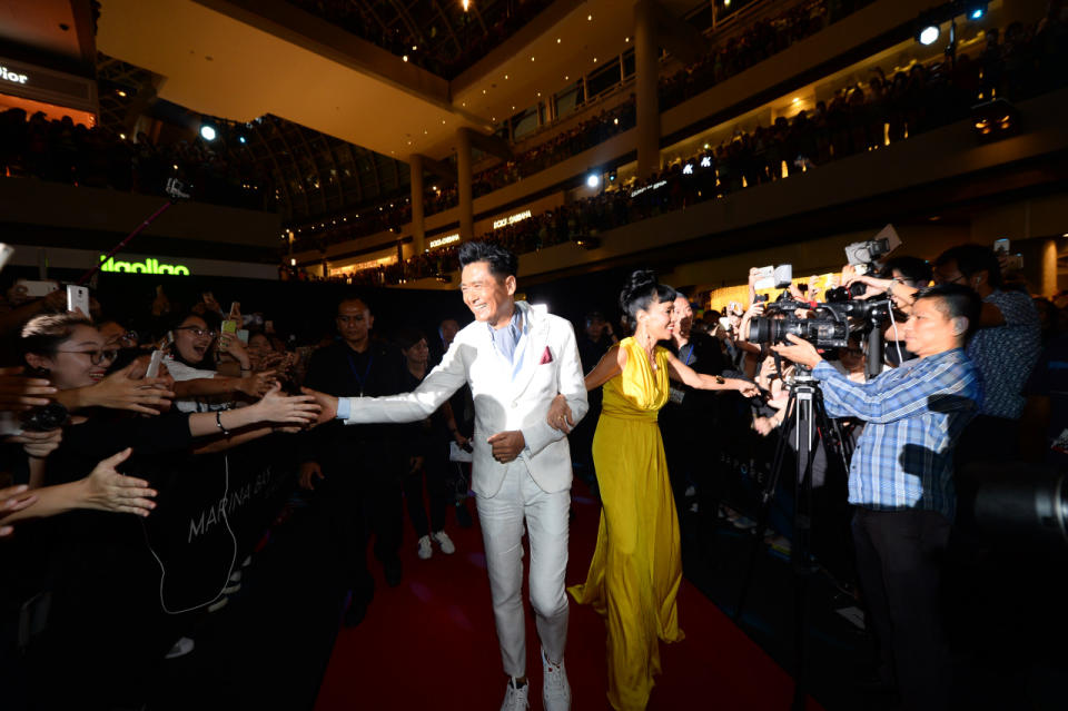 Chow Yun Fat and his wife, Jasmine Tan, at the red carpet for “Cold War 2″.