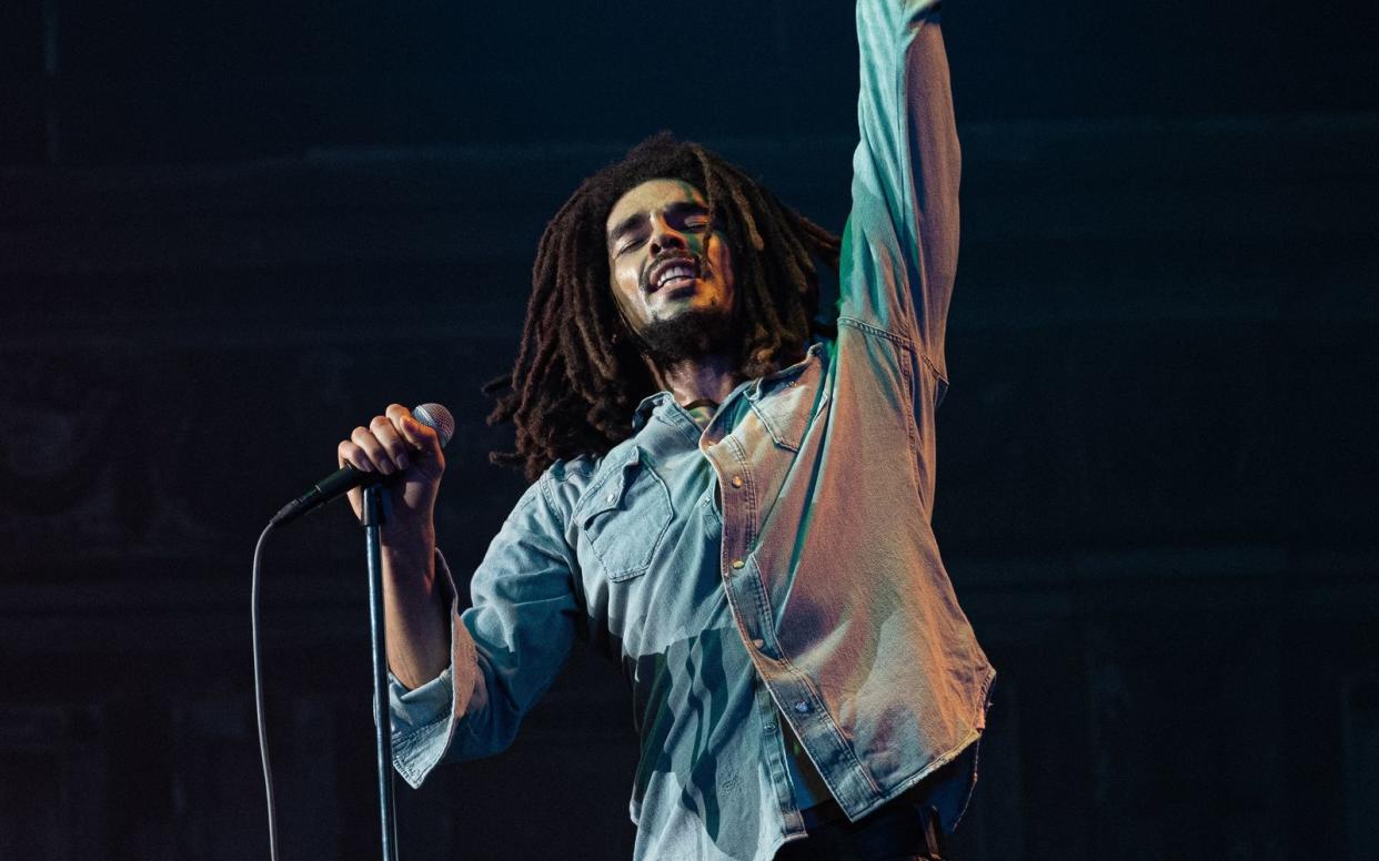 Bob Marley wird mit einem großen Biopic gewürdigt. Die Titelrolle in "Bob Marley: One Love" spielt Kingsley Ben-Adir. (Bild: Paramount Pictures)