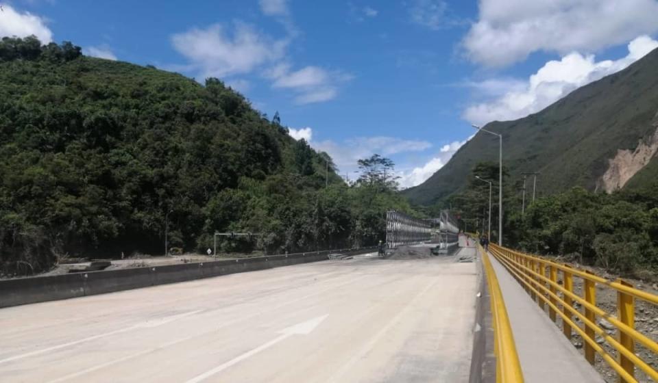 Conozca cuándo estará en funcionamiento el segundo puente provisional de la vía Bogotá-Villavicencio. Foto: @CoviandinaSAS