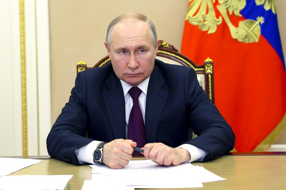 #fake Putin address broadcast on Russian radio stations after ‘hack’