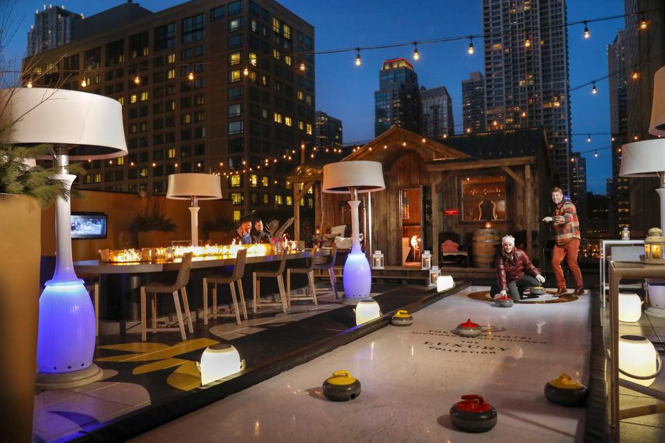 Chicago’s Gwen hotel features curling and an après-ski vibe on its urban rooftop this winter.