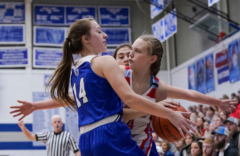 Jac-Cen-Del Eagles guard Julia Meyer (34)