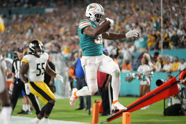 Miami Dolphins running back Raheem Mostert (31) runs for a touchdown during  the second half of an NFL football game against the Cleveland Browns,  Sunday, Nov. 13, 2022, in Miami Gardens, Fla. (