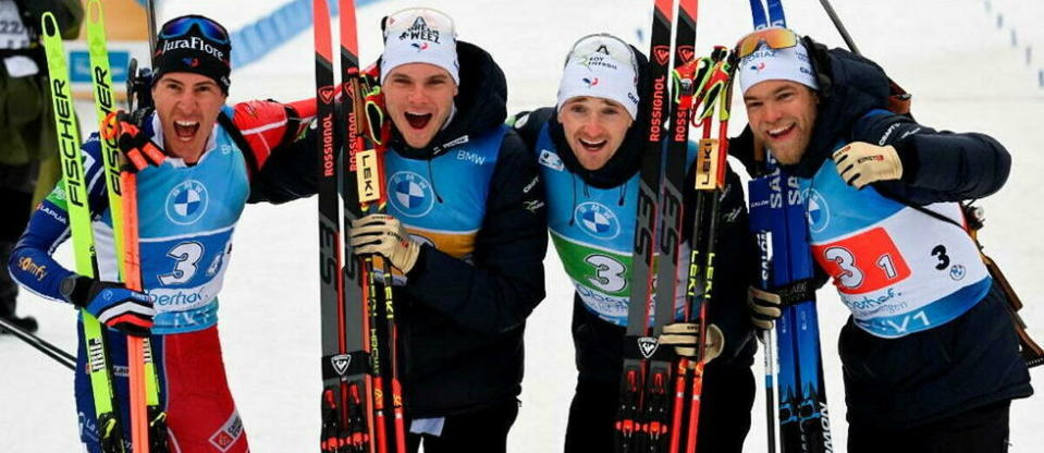 Quentin Fillon Maillet, Émilien Jacquelin, Fabien Claude et Antonin Guigonnat célèbrent leur victoire aux mondiaux de biathlon en Allemagne.&nbsp;  - Credit:CHRISTOF STACHE / AFP