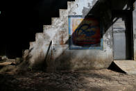 <p>An artwork commemorating one hundred years of Lirboyo Islamic boarding school is displayed near a dormitory at the school in Kediri, Indonesia, May 25, 2018. (Photo: Beawiharta/Reuters) </p>