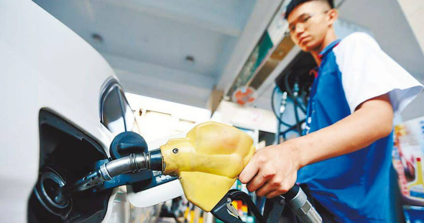 中油正式向因新任經濟部長郭智輝提報廢除油價緩漲機制，未來亞鄰最低價門檻可能改為均價，未來油價漲幅可能擴大。（圖／報系資料照）
