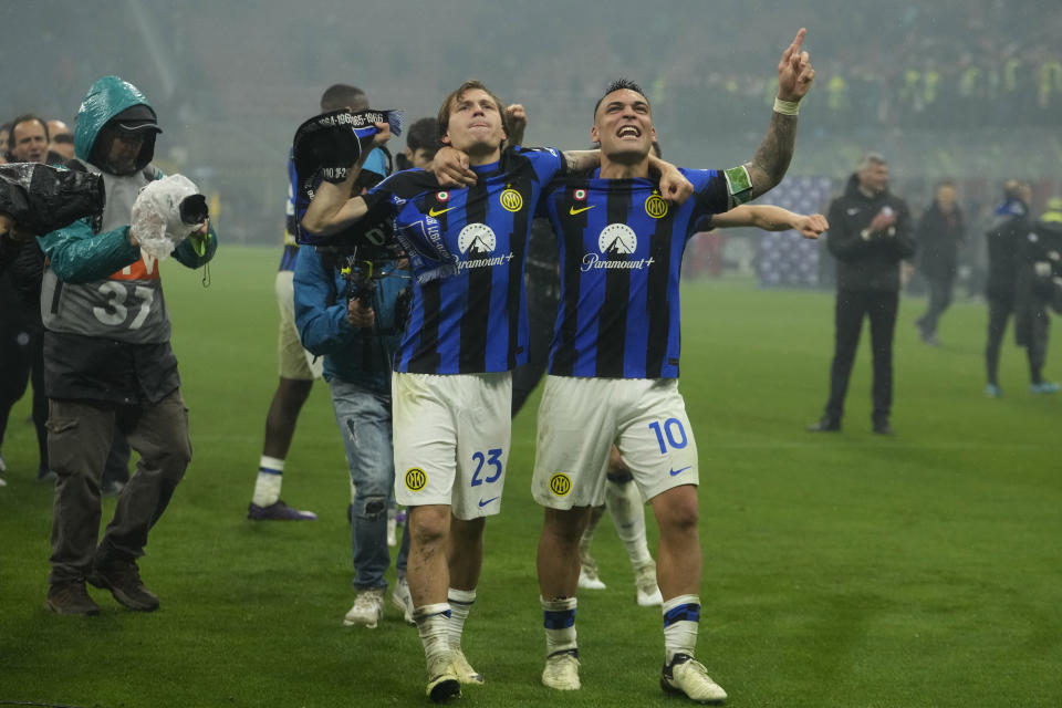 Inter Milan's Nicolo Barella, left, and Inter Milan's Lautaro Martinez celebrate at the end of the Serie A soccer match between AC Milan and Inter Milan at the San Siro stadium in Milan, Italy, Monday, April 22, 2024. (AP Photo/Luca Bruno)
