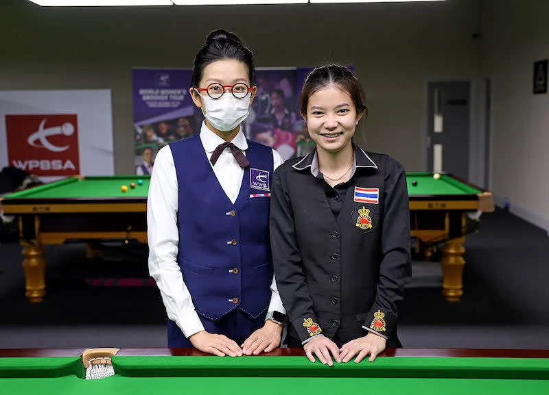 吳安儀（左）連續兩屆世錦賽8強不敵勒查露（右）。（Photo Credit : World Women’s Snooker）