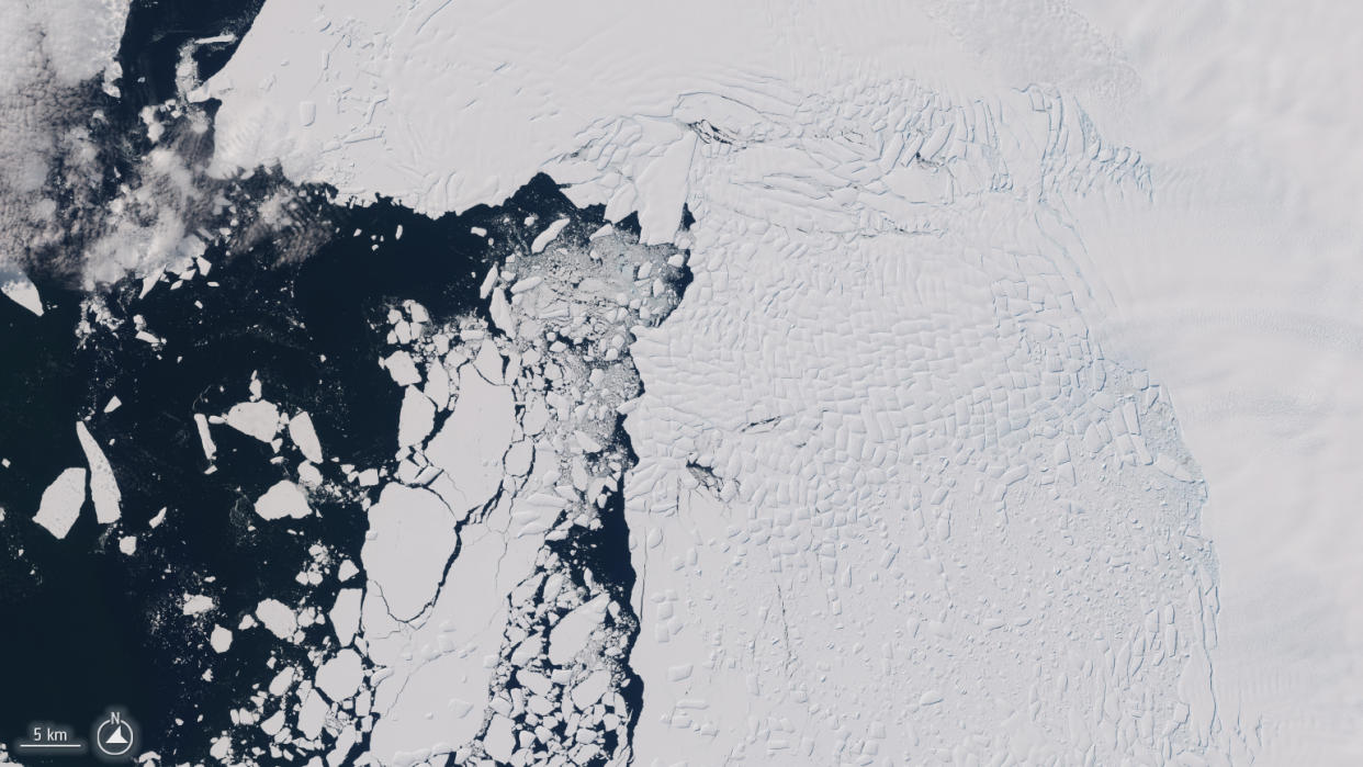  Satellite images show that the amount of sea ice floating around Antarctica remains too low during the winter season. 