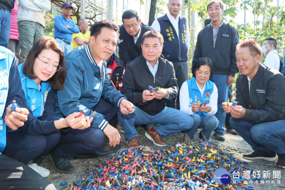 苗栗全縣高接梨穗受寒害嚴重　鍾東錦勘災允全力協助爭取災害救助金