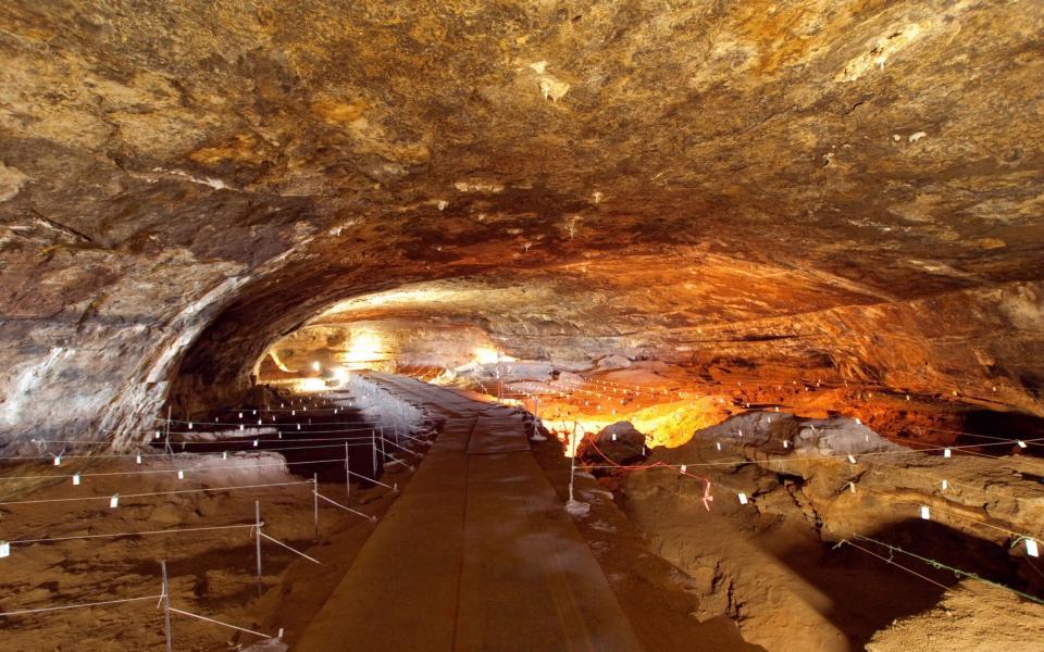 Inside Wonderwerk Caves, underground caves and excavation,Kuruman,Northern Cape  - Greatstock/Alamy Stock Photo
