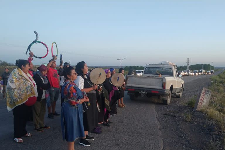 Mapuches sitian la localidad de Añelo, la capital de Vaca Muerta