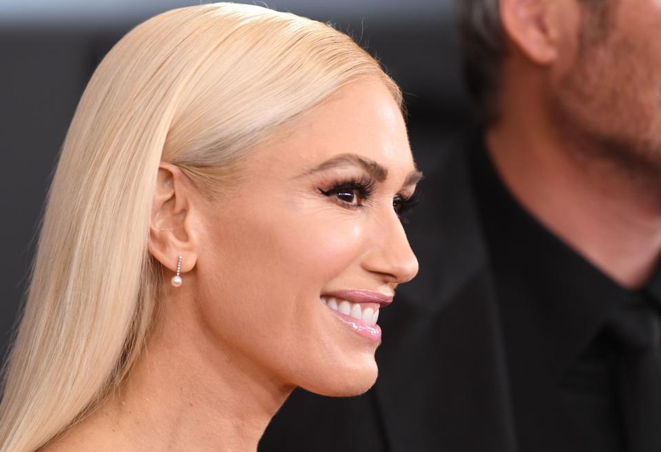 Gwen Stefani used a $6 product for perfect hair at the Grammys. (Credit: Getty)