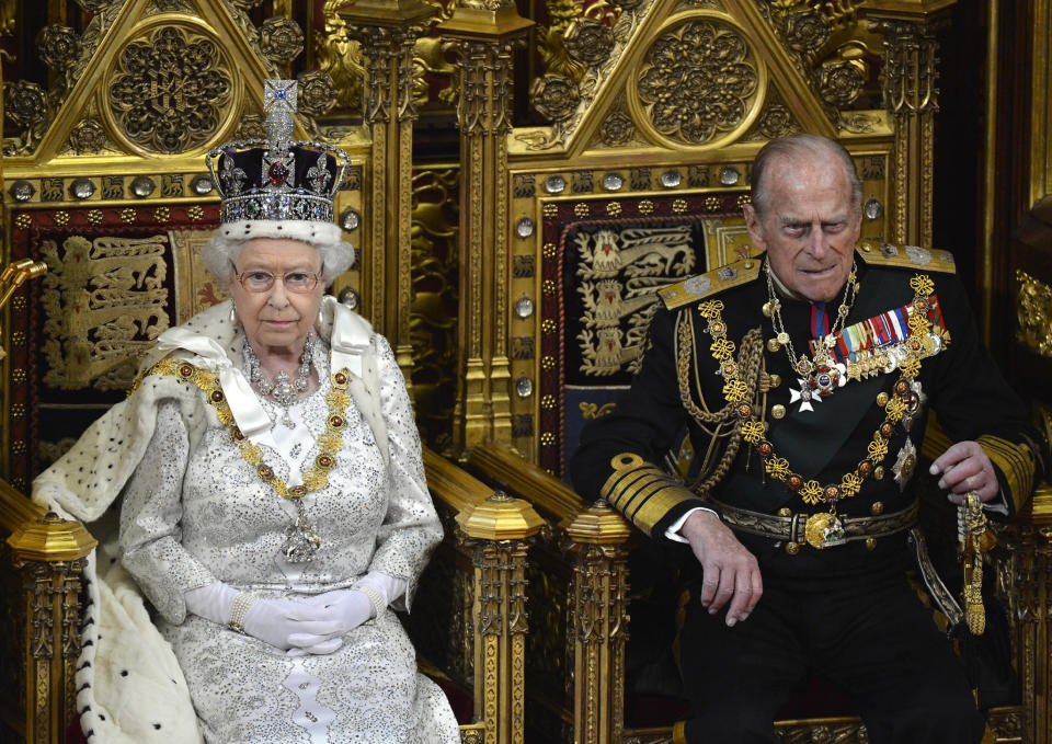 Britain's Queen Elizabeth and Prince Philip (R) attend the State Opening of Parliament in London May 8, 2013.     REUTERS/Toby Melville (BRITAIN  - Tags: POLITICS ROYALS ENTERTAINMENT)  