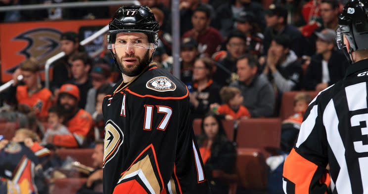 ANAHEIM, CA - JANUARY 8: Ryan Kesler #17 of the Anaheim Ducks argues with the referee before resuming play during the game against the Minnesota Wild on January 8, 2017 at Honda Center in Anaheim, California. (Photo by Debora Robinson/NHLI via Getty Images)