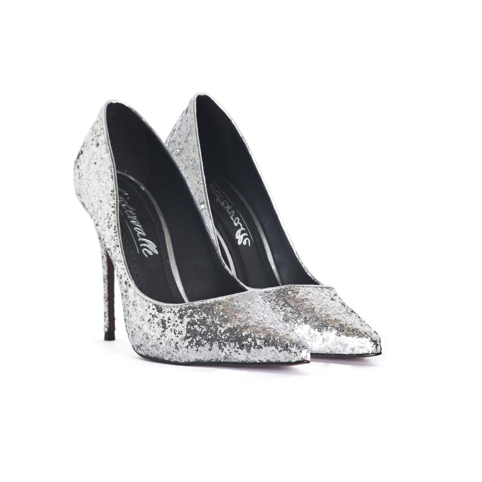 Teeva Silver Glitter Pumps. Image via L'Intervalle.