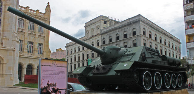 castro tank bay of pigs cuba