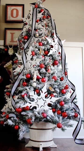 The Perfect Red, White and Black Christmas Tree!