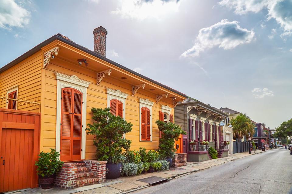 colorful houses in french quarter