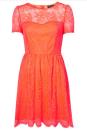 Das Dress in Neon-Orange von Topshop ist ein wahrer Allrounder. Ob abends mit High-Heels zum Weggehen oder mit Flip-Flops für die nächste Gartenparty, das Neon-Kleid sorgt immer für einen Spitzenauftritt. Preis: rund 57 Euro. (Bild: topshop.com)